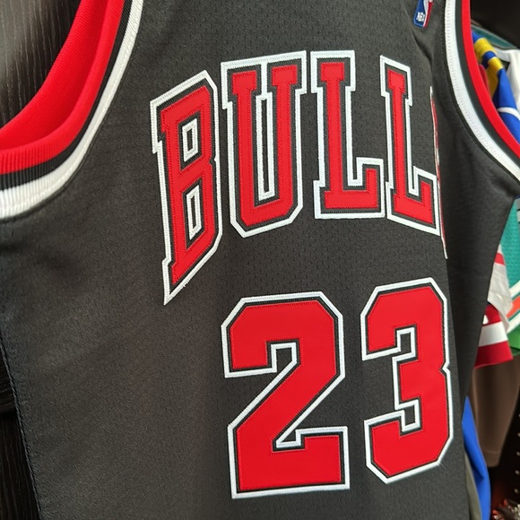 Michael Jordan Chicago Bulls Mitchell & Ness 1997-98 Authentic Jersey - 44 Large - Picture 3 of 9